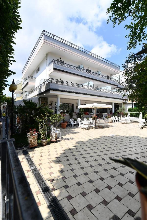 Hotel Criniera D'Oro Rimini Exterior photo