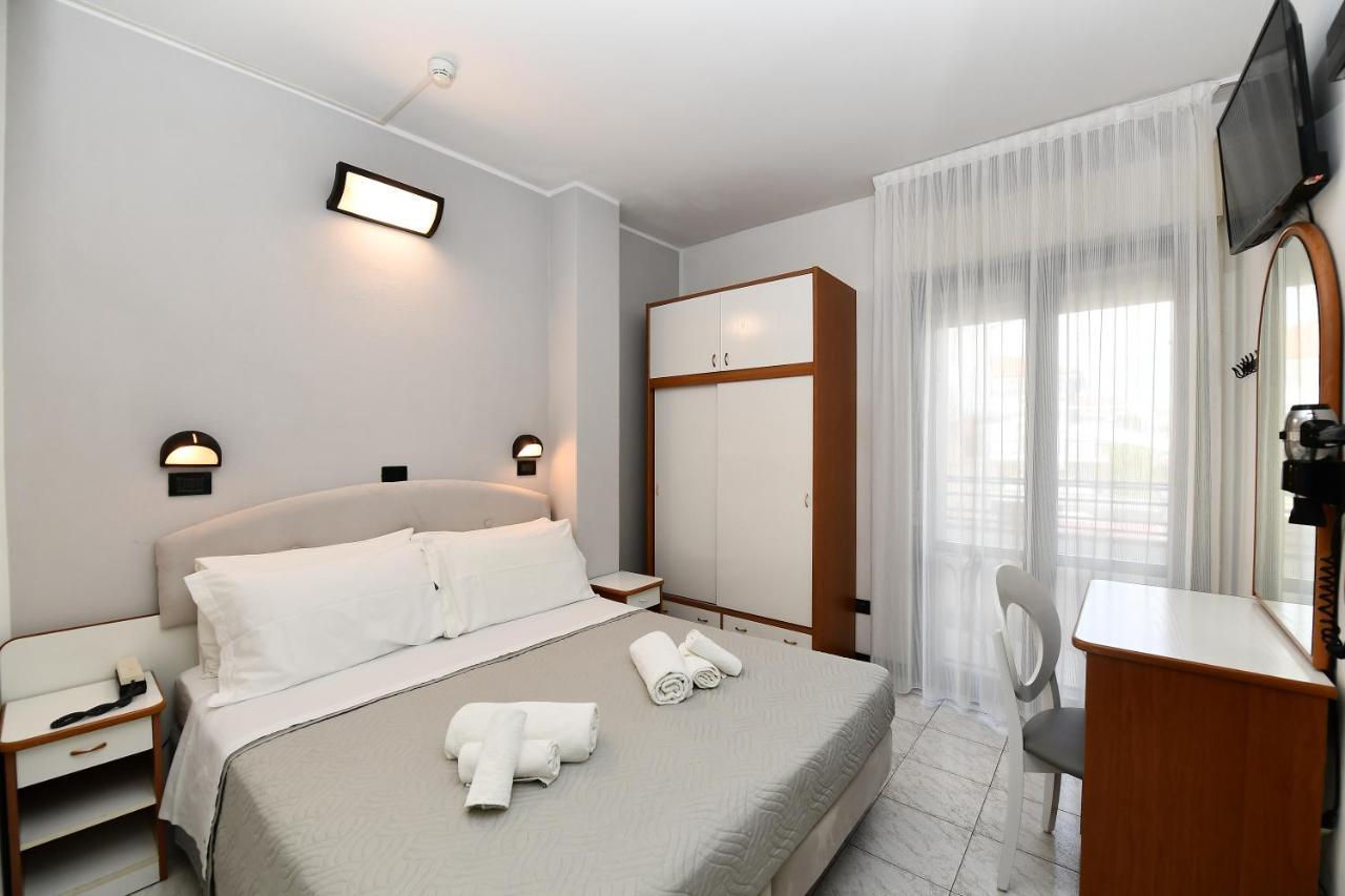Hotel Criniera D'Oro Rimini Exterior photo