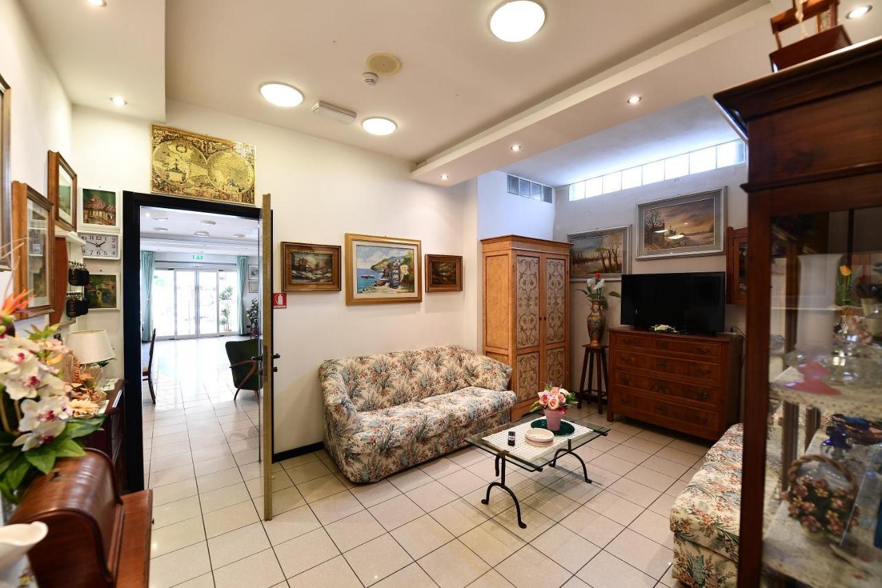 Hotel Criniera D'Oro Rimini Exterior photo